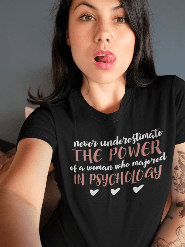 Never Underestimate The Power Of A Woman Who Majored In Psychology T-shirt