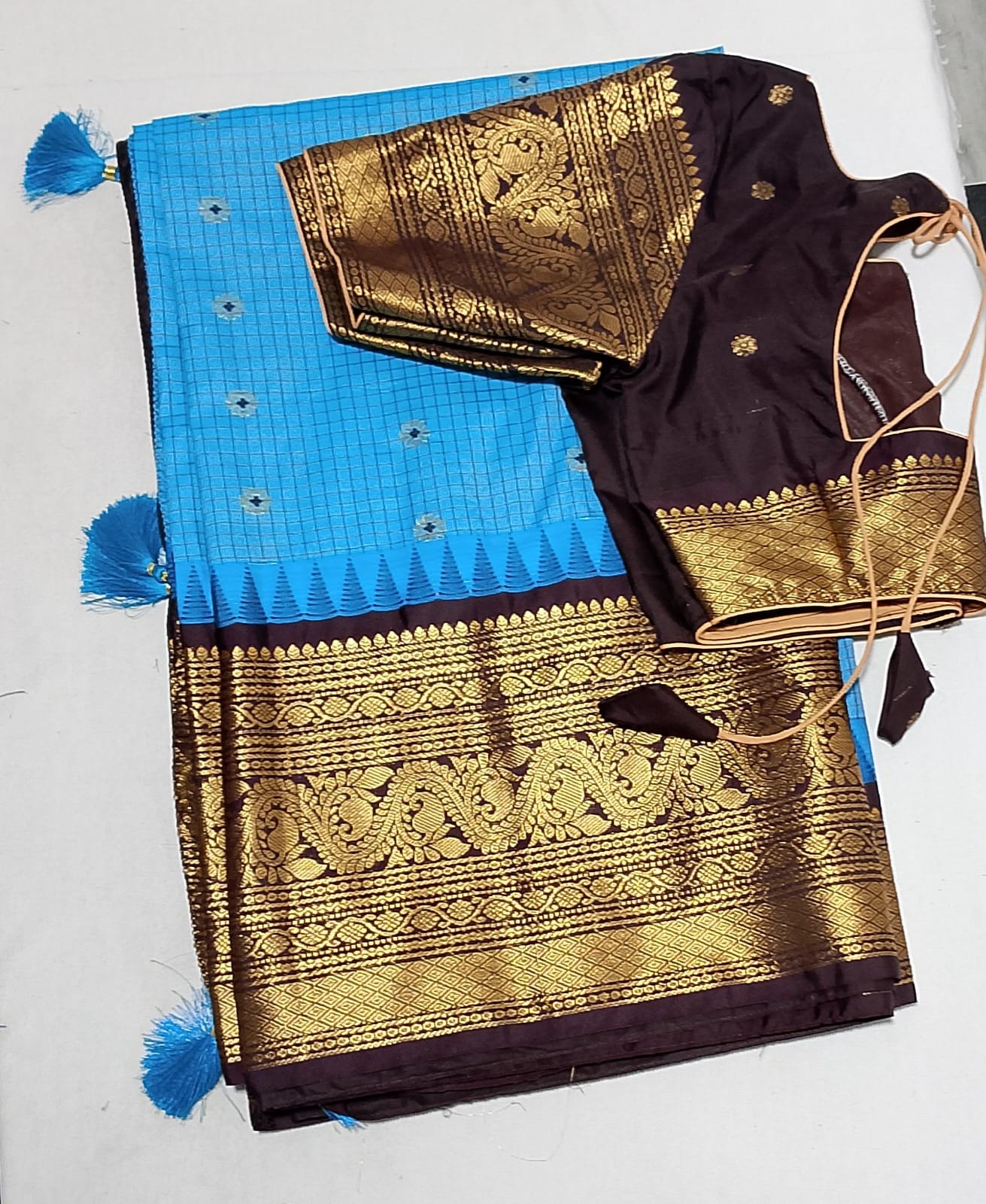 N77: Ready To Ship Beautiful Saree With Stitched Blouse
