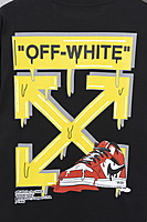 Playera Off-White Flechas Amarillas y Sneaker Gr�fico
