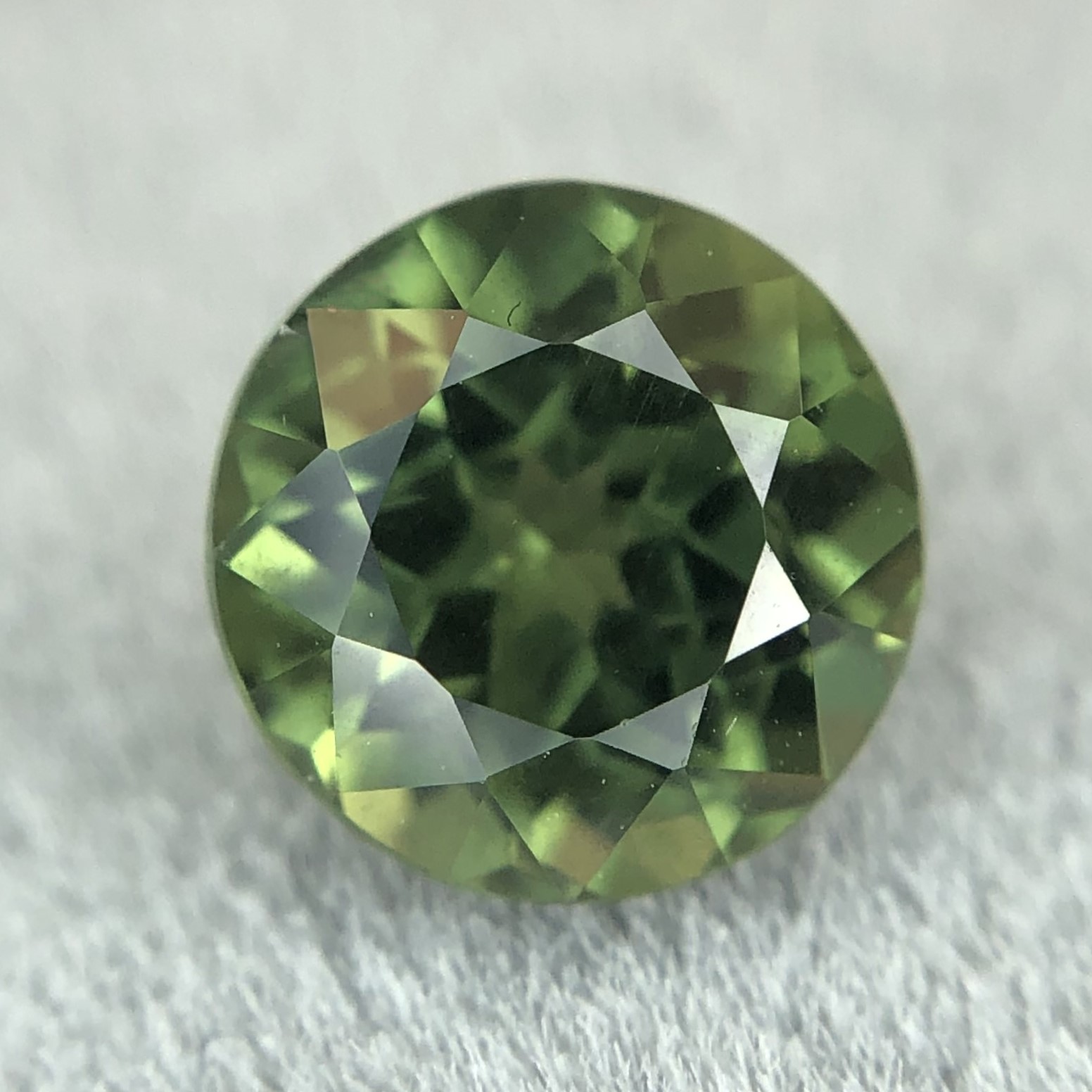 1.48ct Round Brilliant Cut Sapphire 1.48ct Round Brilliant Cut Sapphire
