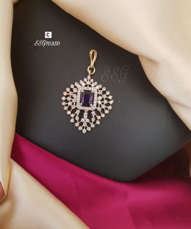 V805: Beautiful Maang Tikka