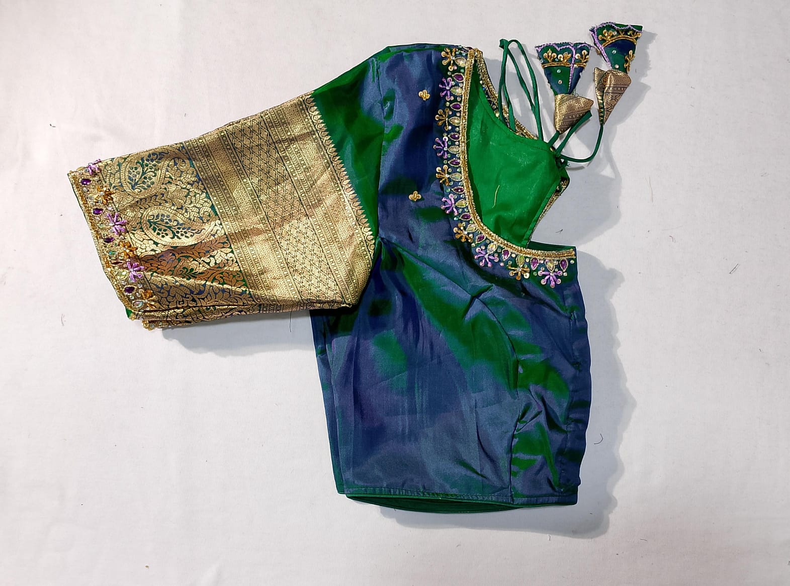 N82: Ready To Ship Beautiful Saree With Stitched Blouse N82: Ready To Ship Beautiful Saree With Stitched Blouse