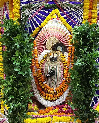 Govardhan Giriraj Ji - Phool Bangla