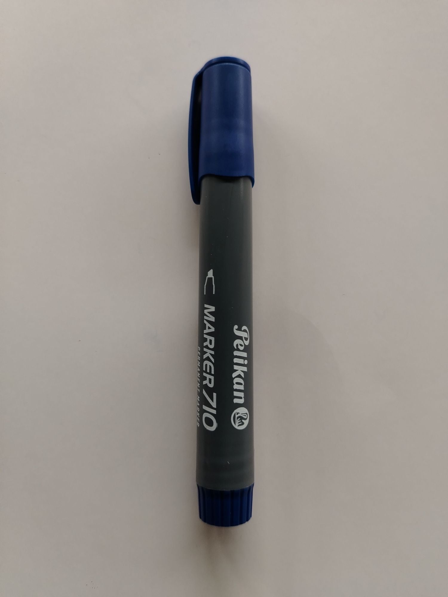 MARCADOR PERMANENTE PELIKAN 710 AZUL DESECHABLE PTA BISELADA