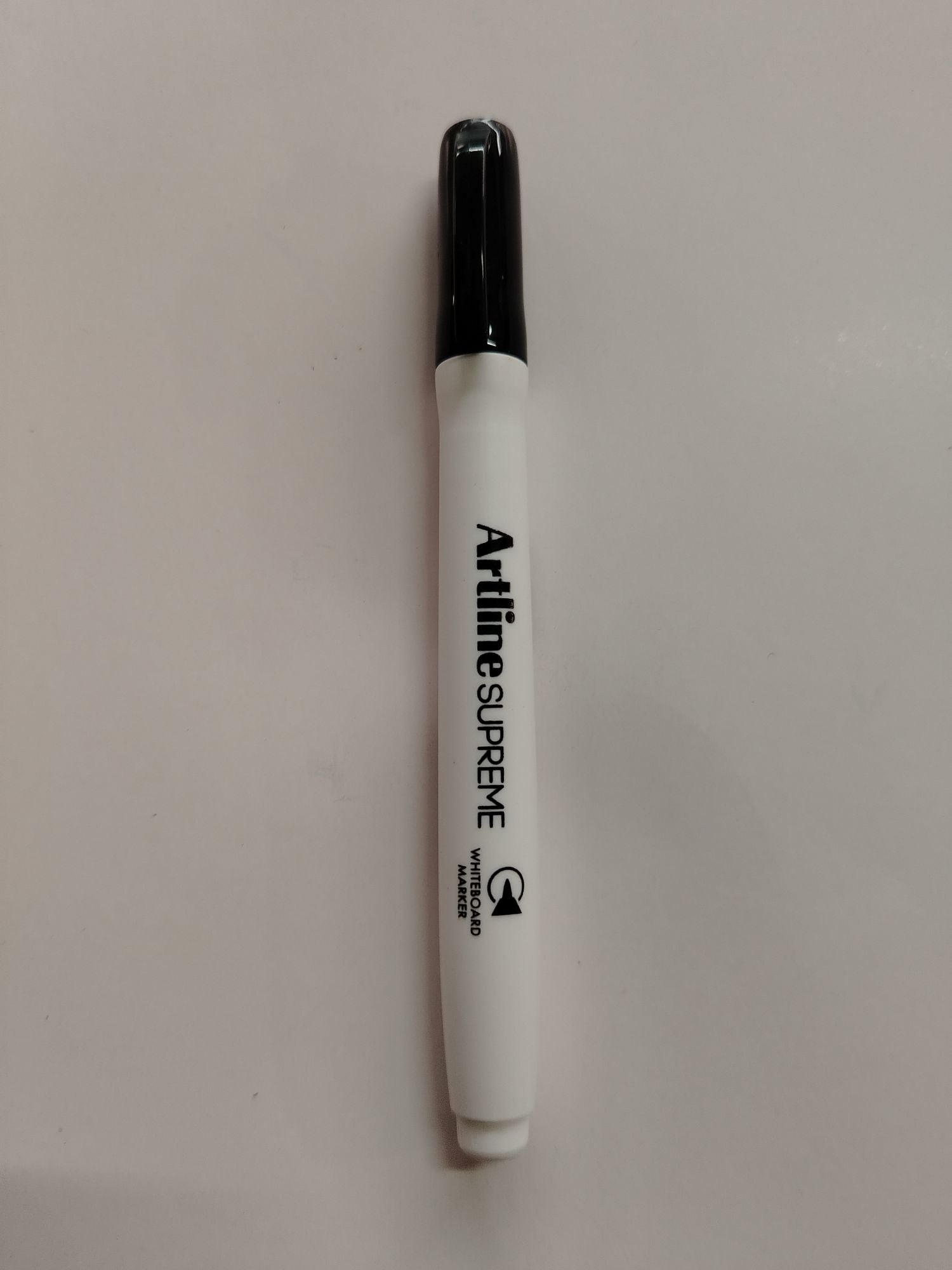 MARCADOR PIZARRA ARTLINE SUPREME NEGRO PTA FINA