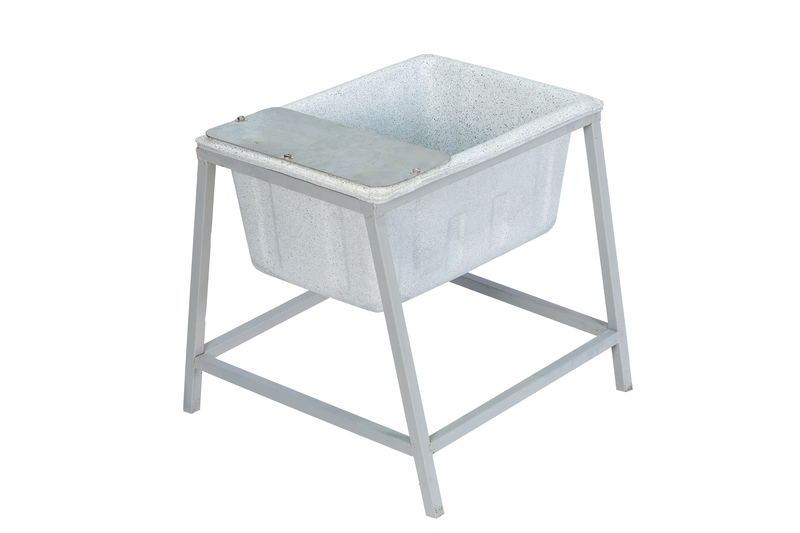 Farmex Drinker Trough 50L 60cm Solid Box with galvanized steel stand showing dimensions - right side