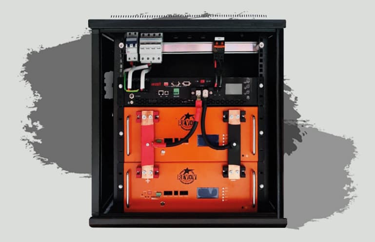 12.0 kW SUNSYNK 3-Phase Hybrid - REVOV Combo, c/w 4x 5.12 kWh Lithium Batteries 12.0 kW SUNSYNK 3-Phase Hybrid - REVOV Combo, c/w 4x 5.12 kWh Lithium Batteries