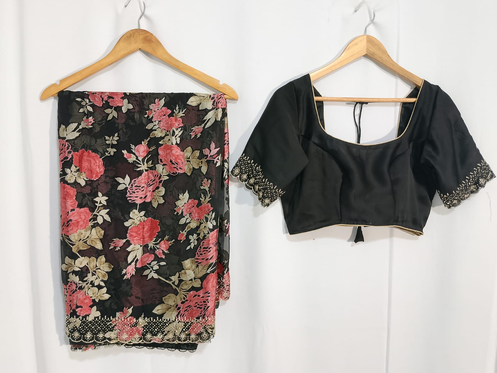 N350: Ready To Ship Beautiful Desginer Saree With Stitched Blouse N350: Ready To Ship Beautiful Desginer Saree With Stitched Blouse