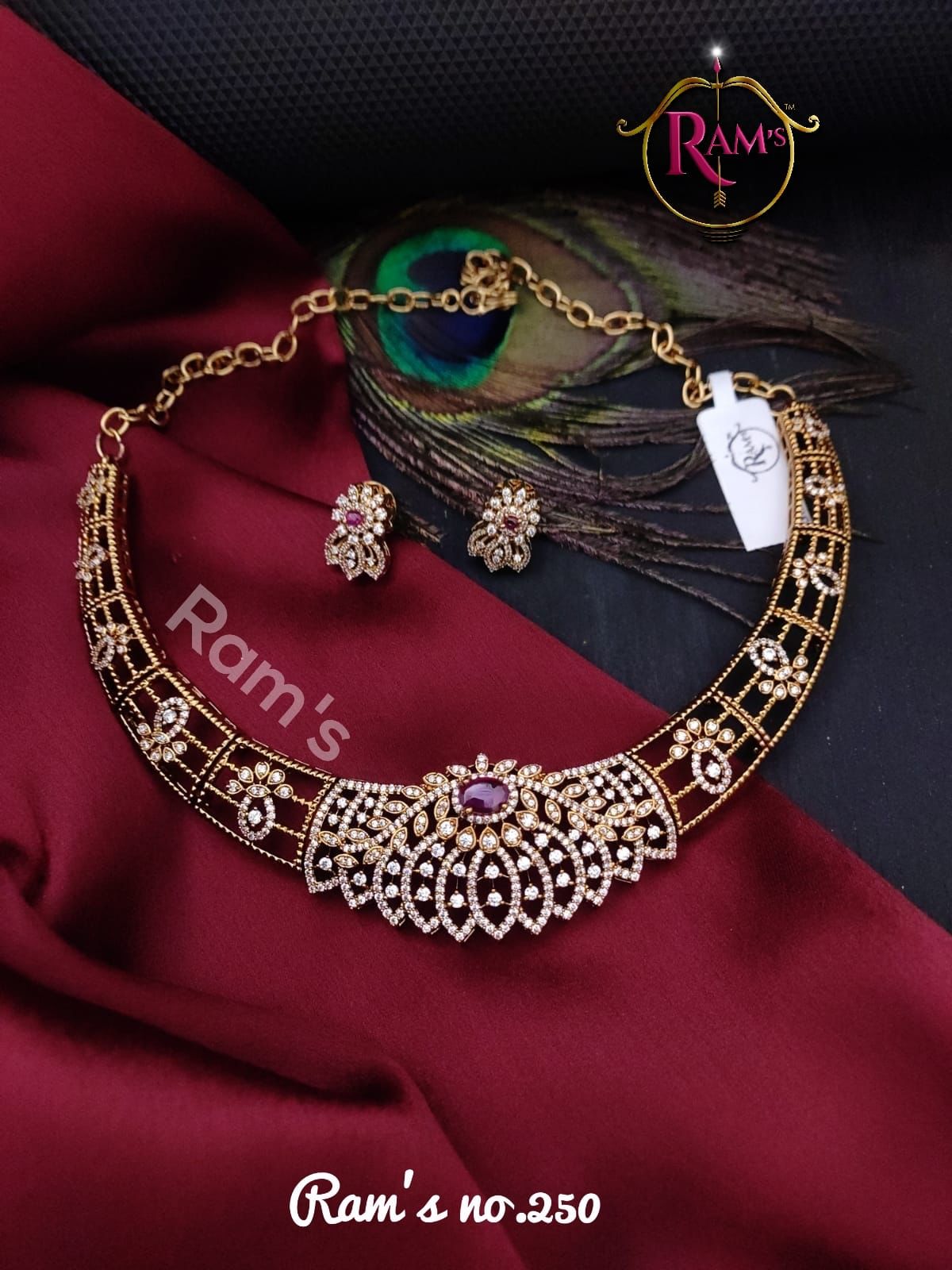 V857: Beautiful Necklace Set