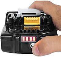 Makita BL1820B 18V Compact Lithium-Ion 2.0Ah Battery, Black 2.0Ah 1-Pack