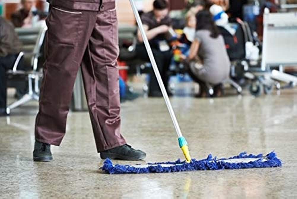 Zep Professional Heavy-Duty Powdered Concrete Cleaner, 40Lb. Bucket, Biodegradable, Dissolves Quickly and Removes Tough