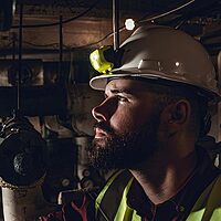 Streamlight 61424 Enduro Pro Haz-Lo 160-Lumen Multi Function Headlamp includes 3 AAA Alkaline Batteries, Rubber Hard Hat Strap, Elastic Head Strap, 3M Dual Lock, Yellow