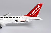757-200 Honeywell Aviation Services 2021 livery with test engine