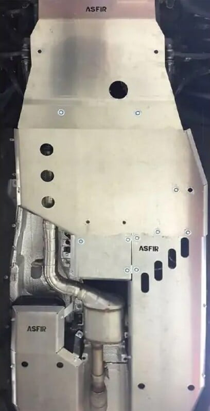 Land Rover Discovery 5 Left Fuel & Urea & Transfer Case Skid Plate Land Rover Discovery 5 Left Fuel & Urea & Transfer Case Skid Plate