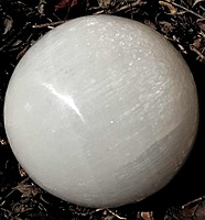 Large Selenite Sphere 95mm/approx 1kg Large Selenite Sphere 95mm/approx 1kg
