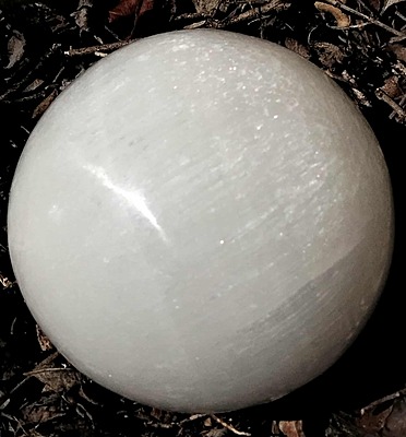 Large Selenite Sphere 95mm/approx 1kg Large Selenite Sphere 95mm/approx 1kg