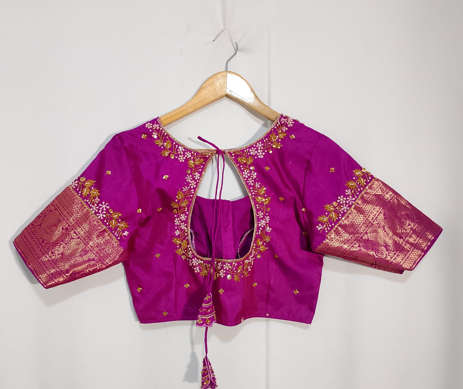 N277: Ready To Ship Beautiful Saree With Stitched Blouse N277: Ready To Ship Beautiful Saree With Stitched Blouse