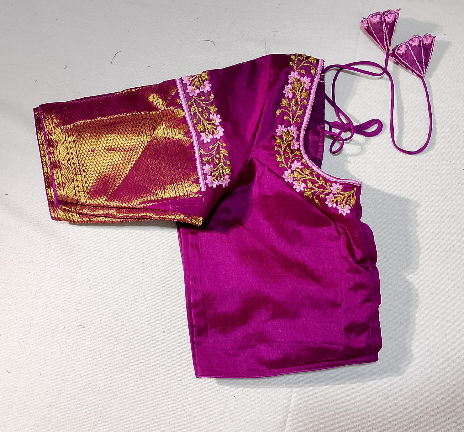 N260: Ready To Ship Beautiful Saree With Stitched Blouse