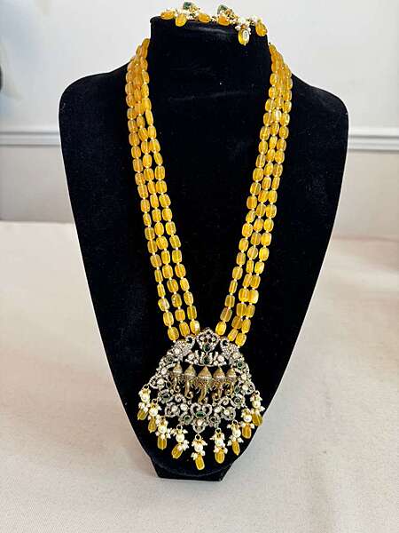 H28 : Ready To Ship Beautiful Victorian Beads Set