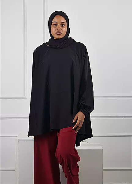 BLACK FLAYED TOP