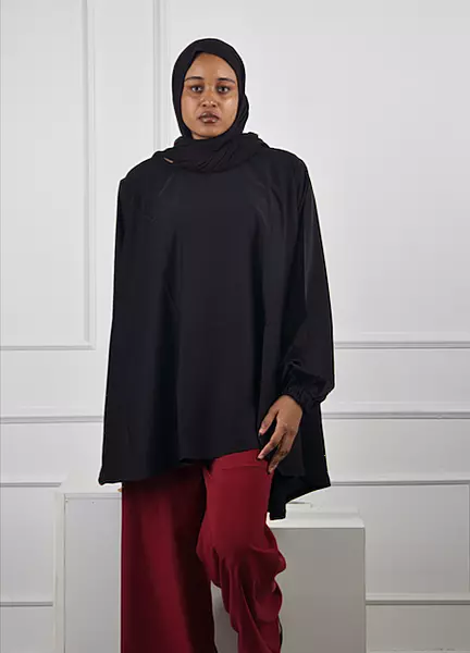 BLACK FLAYED TOP