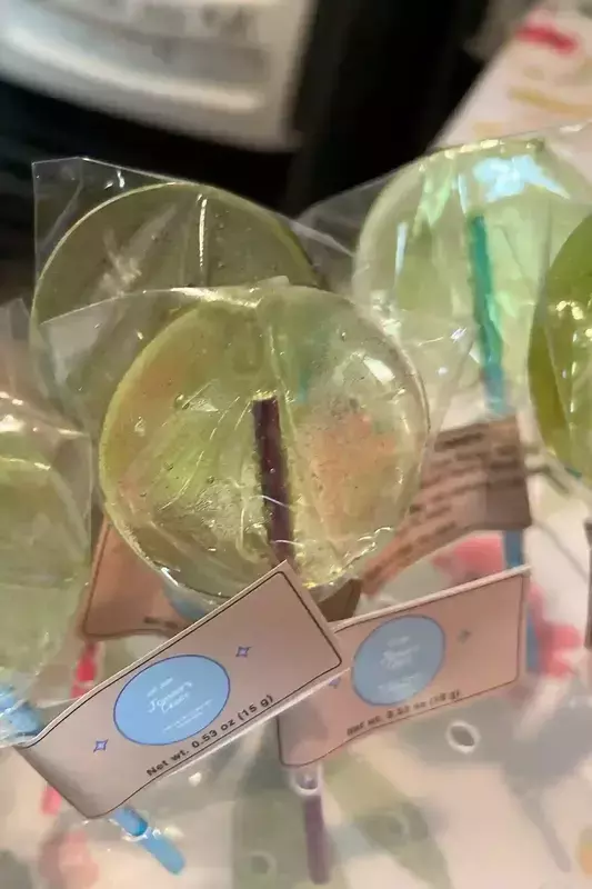 Crisp Apple Lollipop Crisp Apple Lollipop