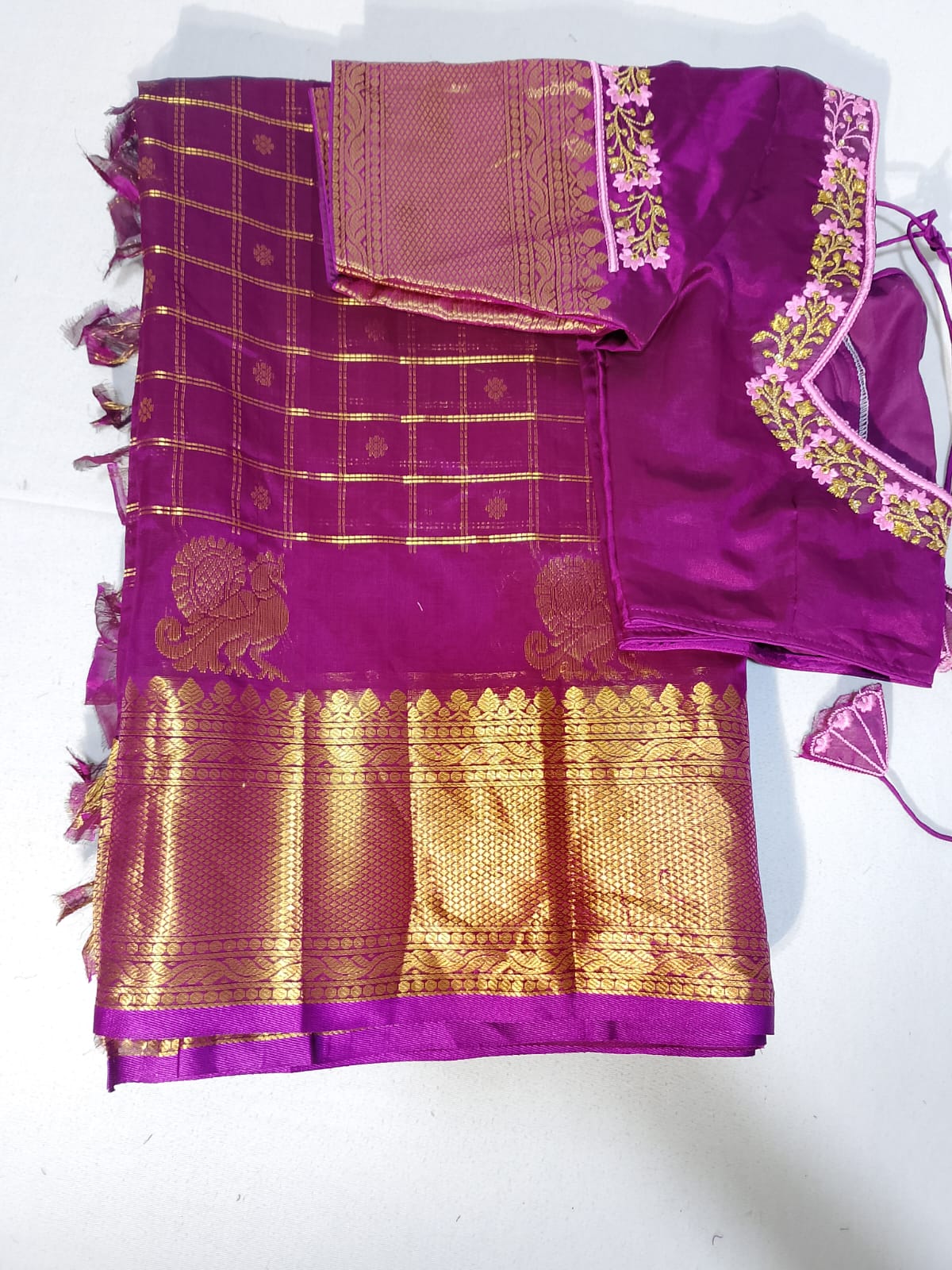 N260: Ready To Ship Beautiful Saree With Stitched Blouse