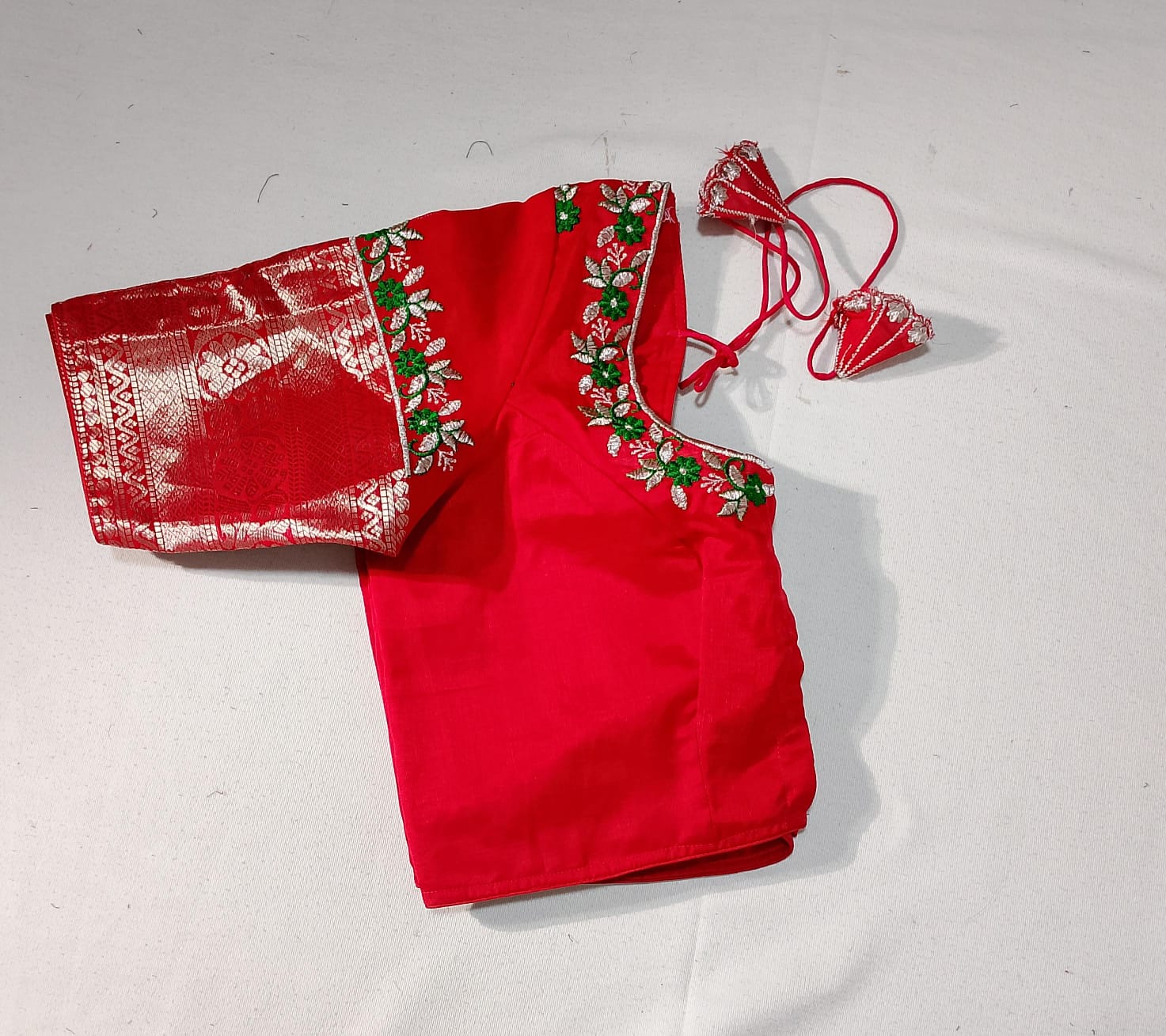 N262: Ready To Ship Beautiful Saree With Stitched Blouse