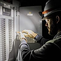 Klein Tools 56064 Rechargeable Auto-Off LED Headlamp, Silicone Strap, 400 lms, All-Day Runtime, for Work, Running