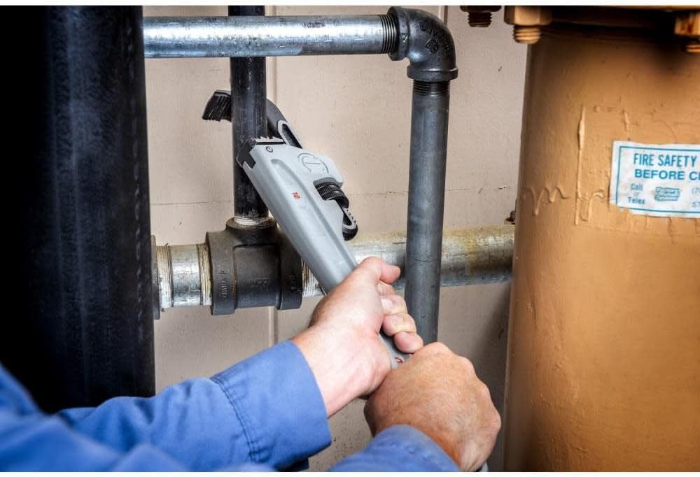 Crescent CAPW18 Aluminum Straight Pipe Wrench - 18" OAL, 2-1/2" Capacity