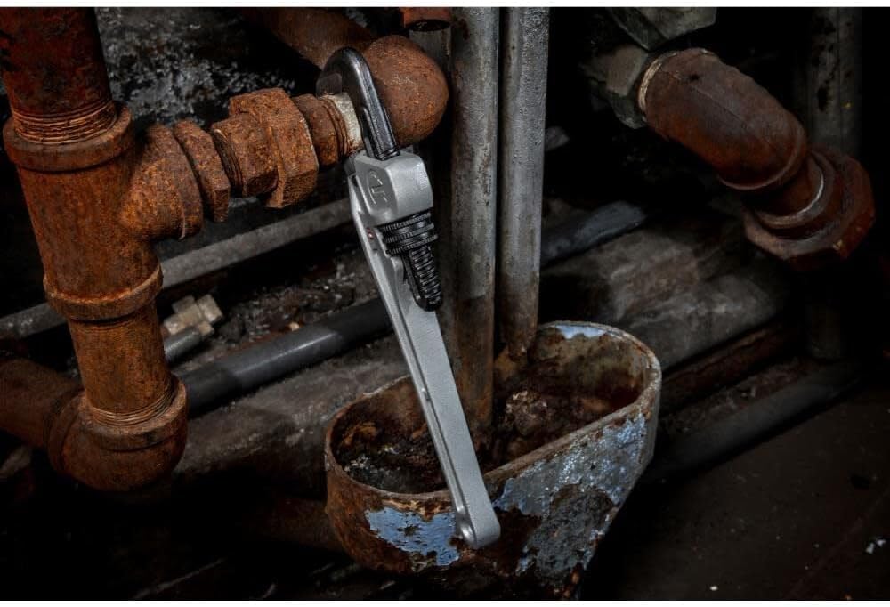 Crescent 10" Aluminum Slim Jaw Pipe Wrench - MRO & Plumbing Wrench with Slim Jaw Design - Premium Hand Tool - 10"- CAPW10S