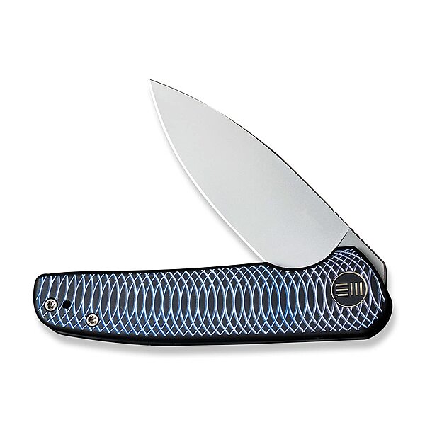 WE KNIFE WE20052C-1 Blue Satin Polished Patterned Titanium Presentation Handle with Black Titanium Lock Side Handle
