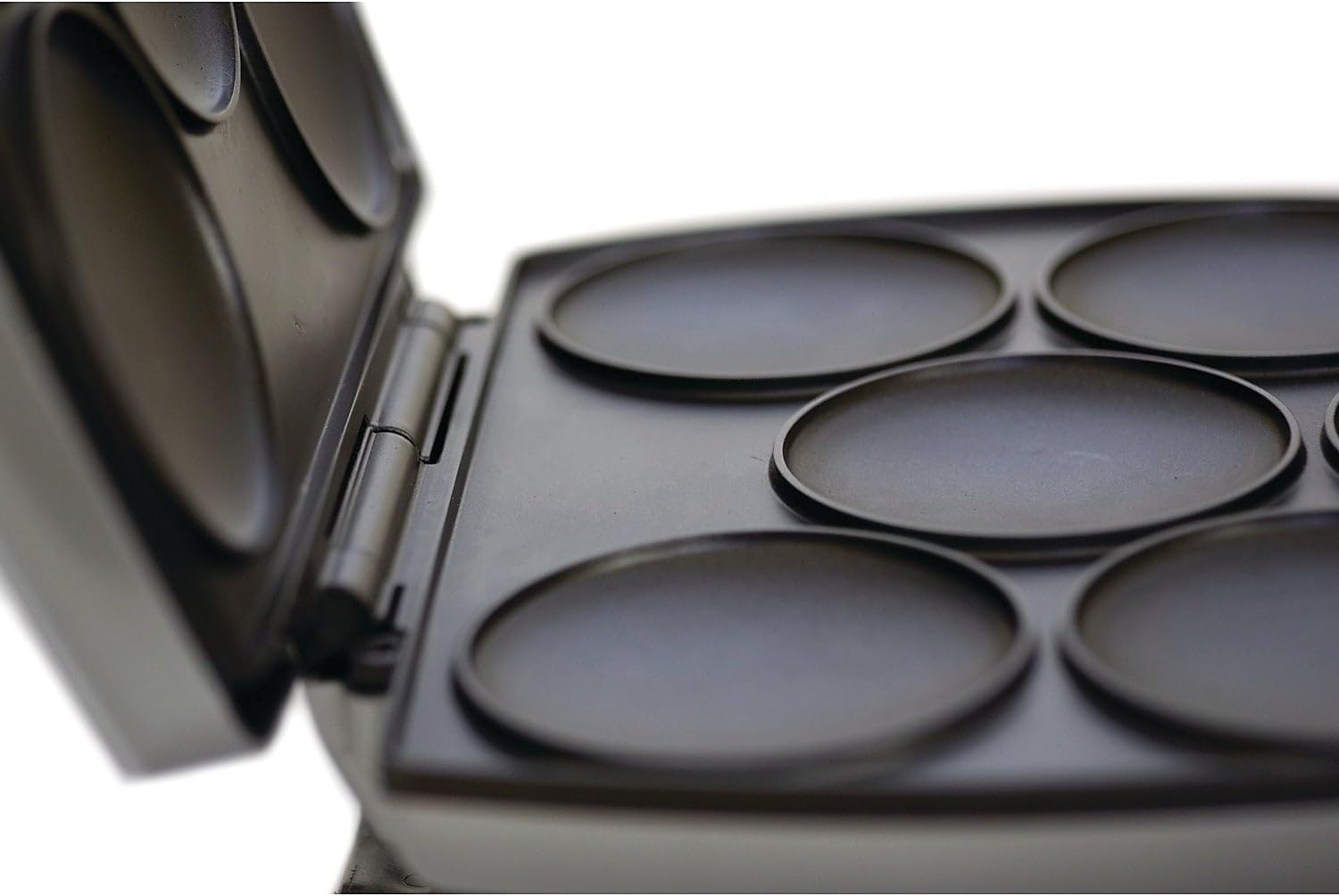 Brentwood AR-136 6 Piece Non-Stick Arepa Maker Silver, 1"