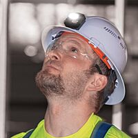 Klein Tools 56064 Rechargeable Auto-Off LED Headlamp, Silicone Strap, 400 lms, All-Day Runtime, for Work, Running