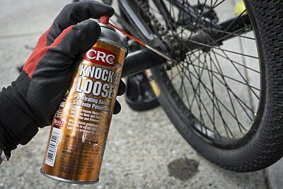 CRC Knock’er Loose Penetrating Solvent 03020 – [Reddish] 13 WT. Oz., Industrial Grade Penetrating Solvent and Lubricant