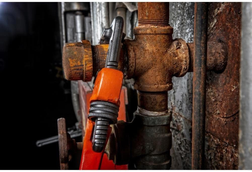 Crescent Cast Iron K9 Jaw Pipe Wrench - Hand Tool for Home Improvement, Mechanic, Plumbing & Repair - 18" - CIPW18