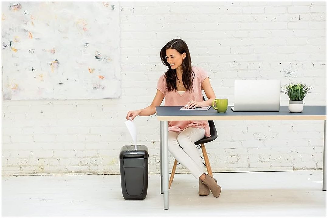 Fellowes 4606001 60Cs 10-Sheet Paper, Credit Card Shredder with Safety Features