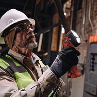 Streamlight 91810 Survivor Pivot 325-Lumen Right Angle Articulating Dual Beam Flashlight with Alkaline Batteries and Clip