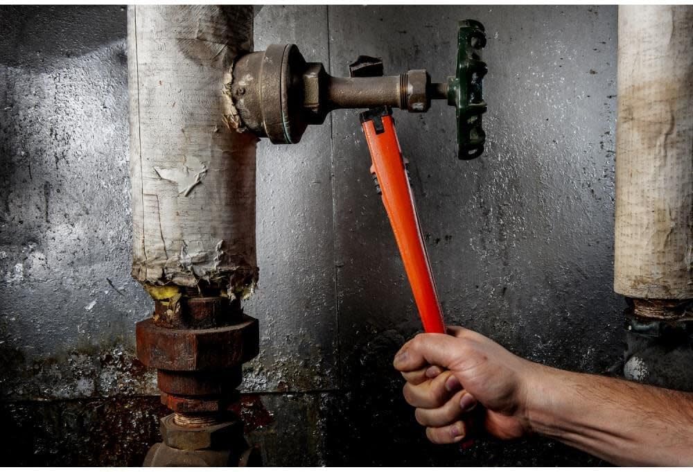 Crescent Cast Iron K9 Jaw Pipe Wrench - Hand Tool for Home Improvement, Mechanic, Plumbing & Repair - 18" - CIPW18