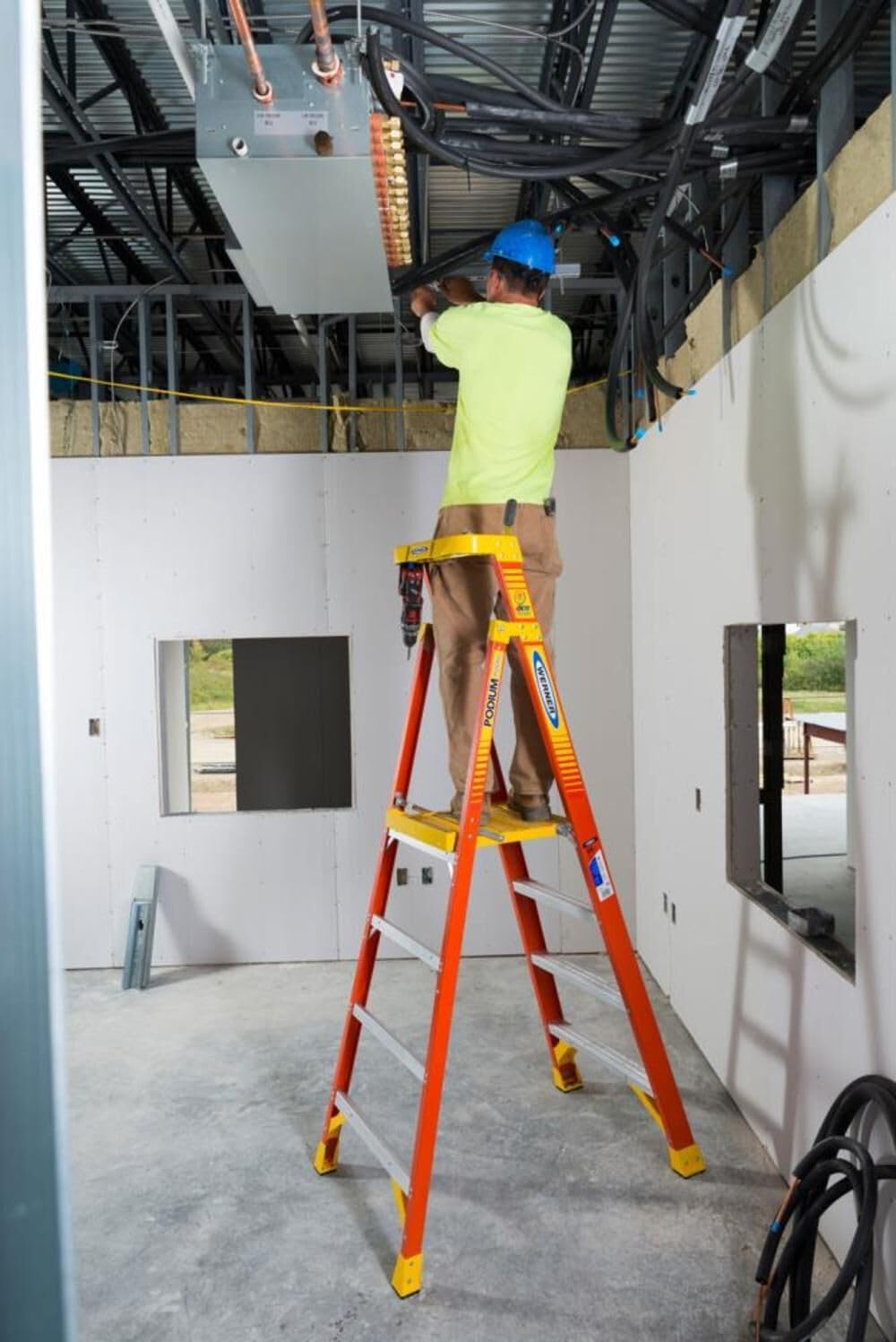 WERNER CO PD6208 Type IA Aluminum Podium Ladder - 8'