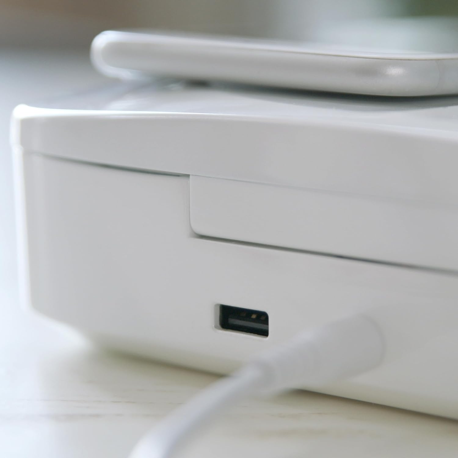 Einova Mundus Pro UV-C Sanitizing Disinfector & Charging Station – 2x10W Qi, 18W USB-A