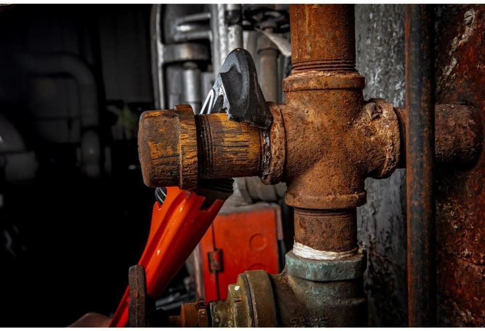 Crescent Cast Iron K9 Jaw Pipe Wrench - Hand Tool for Home Improvement, Mechanic, Plumbing & Repair - 18" - CIPW18