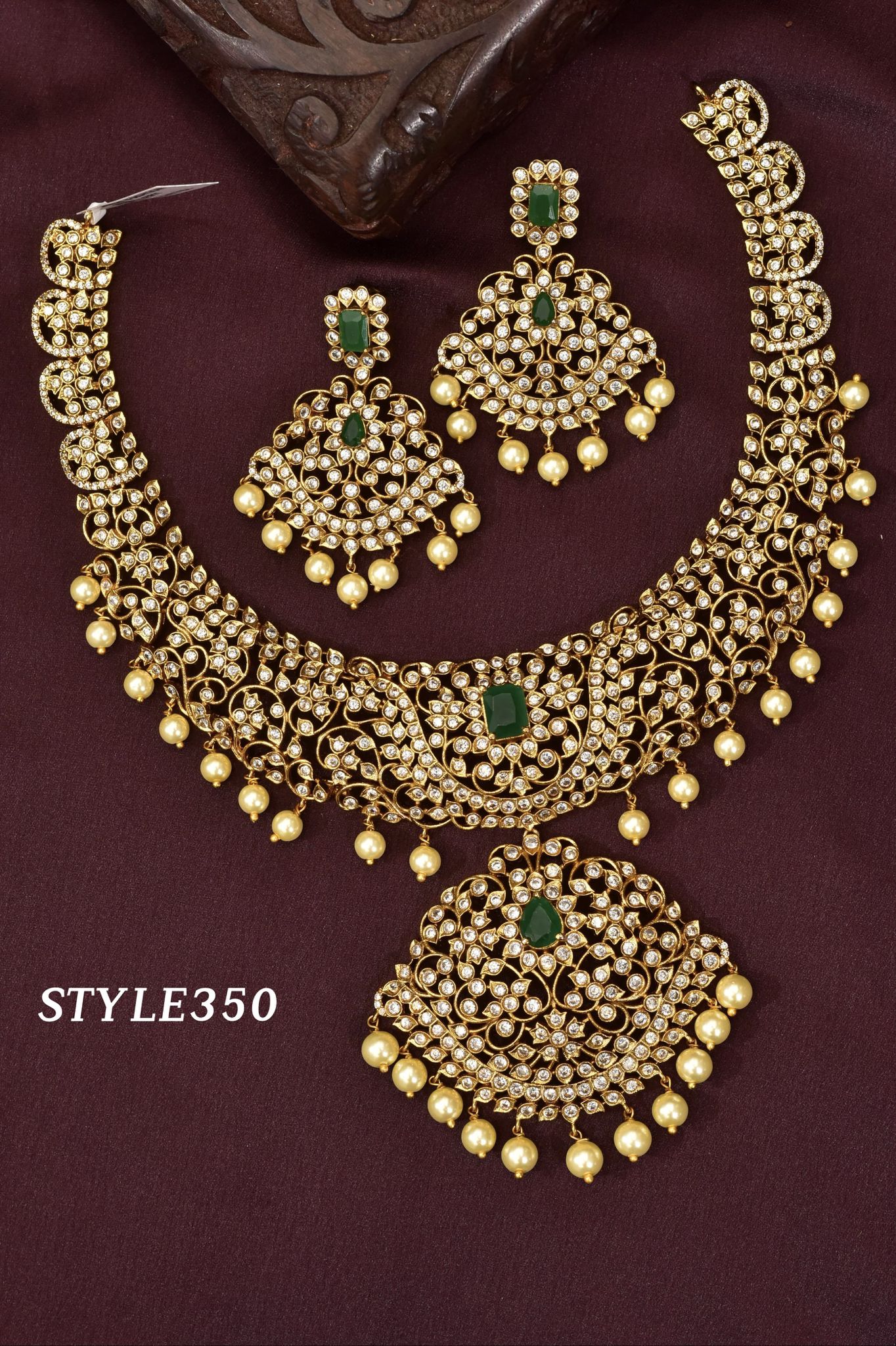 V978: Beautiful Necklace Set