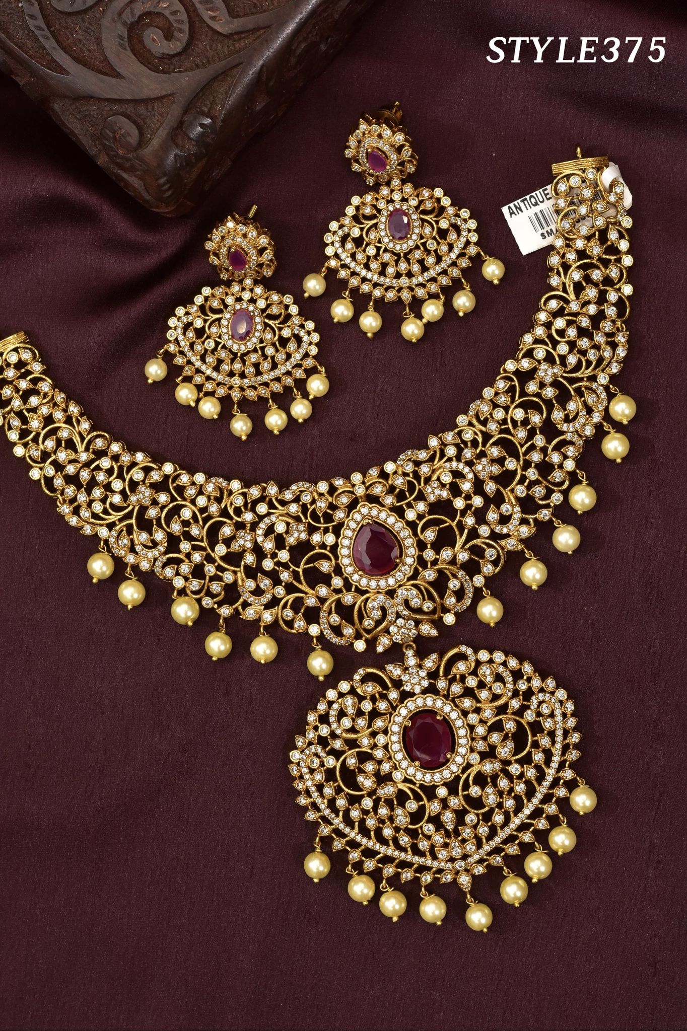 V980: Beautiful Necklace Set