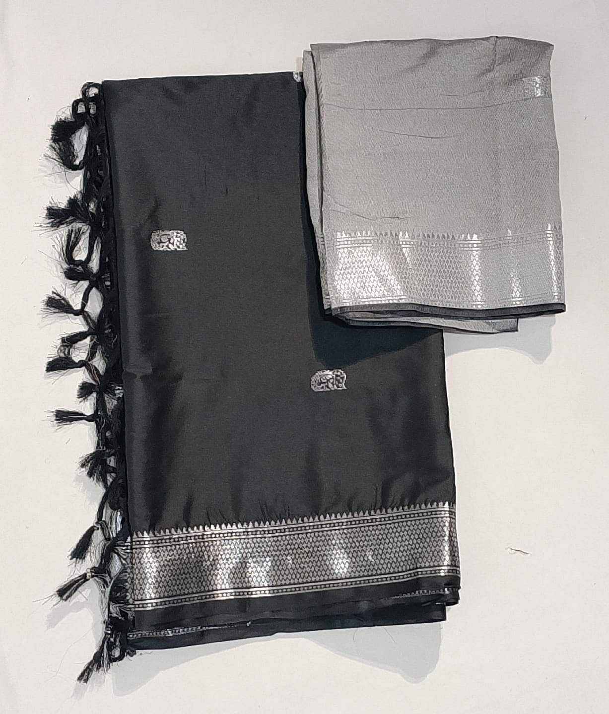 N120: Ready To Ship Beautiful Saree With Stitched Blouse