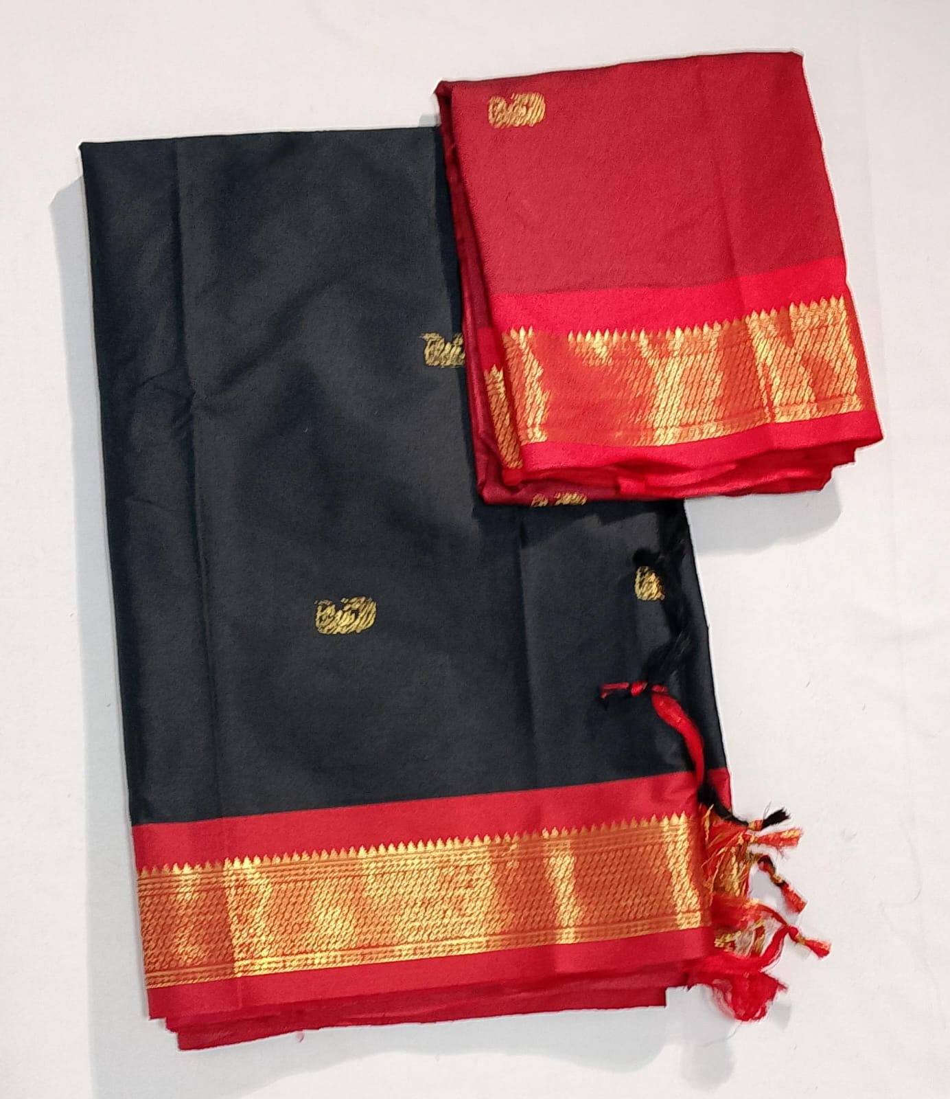 N123: Ready To Ship Beautiful Saree With Stitched Blouse
