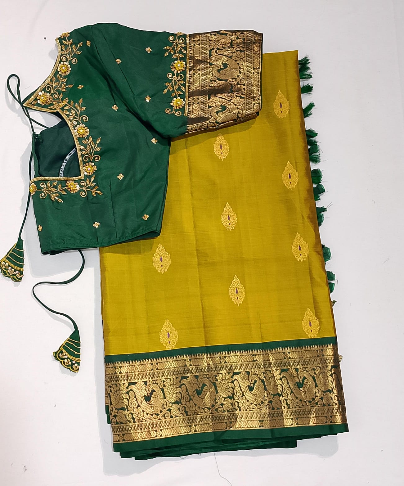 N118: Ready To Ship Beautiful Saree With Stitched Blouse