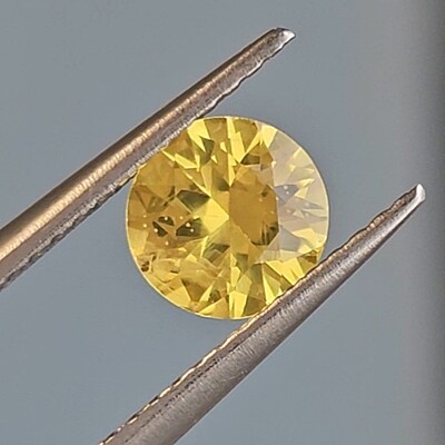 0.90ct Round Brilliant Cut Sapphire