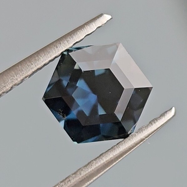 2.04ct Hexagon Step Cut Sapphire 2.04ct Hexagon Step Cut Sapphire