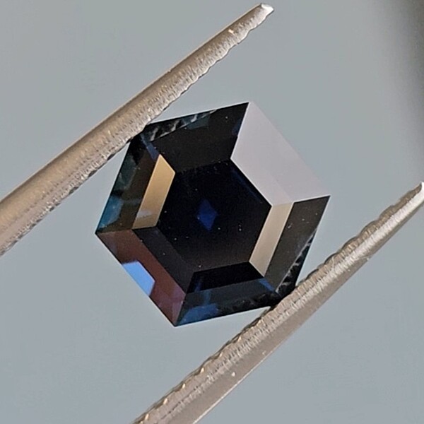 1.61ct Hexagon Step Cut Sapphire 1.61ct Hexagon Step Cut Sapphire